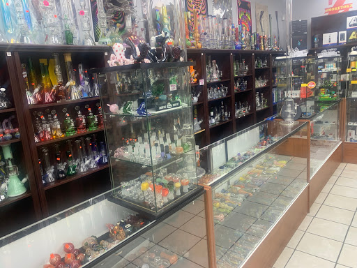 Tobacco Shop «Smoke Tokz Head Shop KC», reviews and photos, 1263 W 103rd St, Kansas City, MO 64114, USA