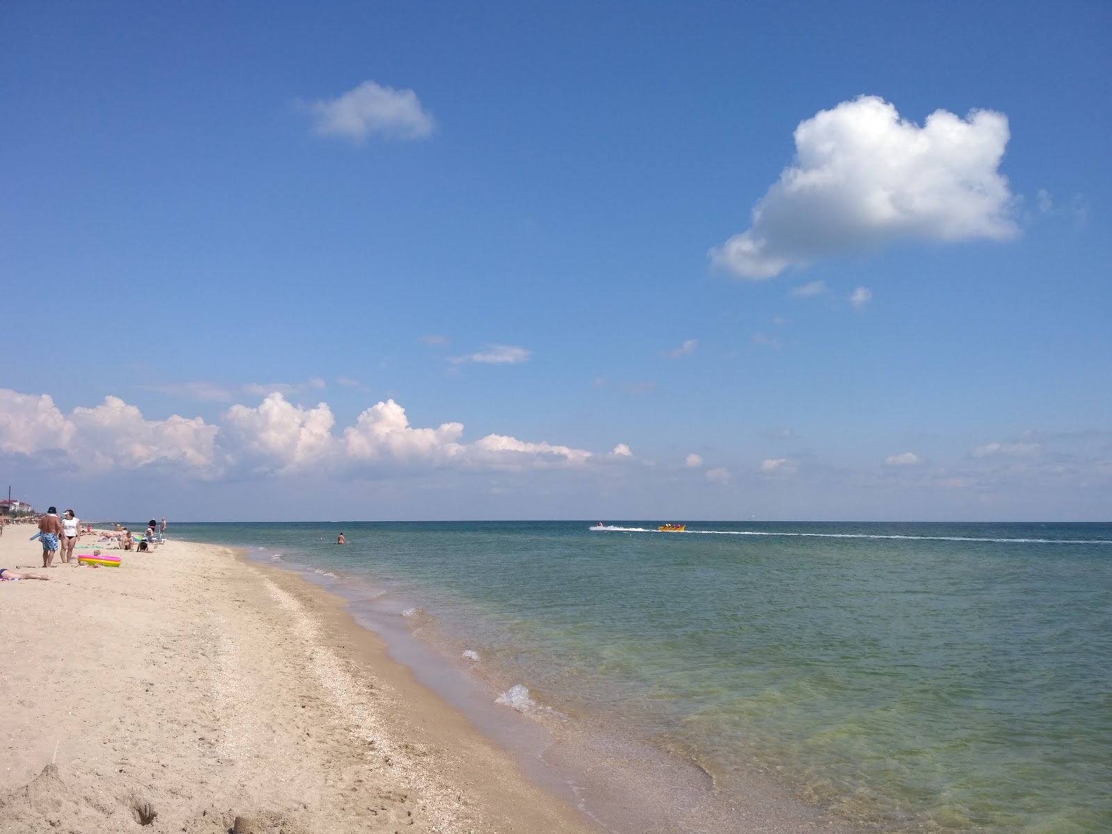 Foto von Serednya Kosa mit heller muschelsand Oberfläche