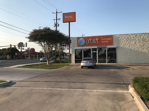 Cell Phone Store «AT&T Authorized Retailer», reviews and photos, 5538 Tezel Rd, San Antonio, TX 78250, USA