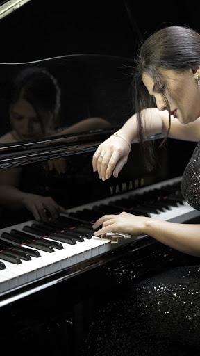 Dipl.Klavierlehrerin Nargiz Samadova