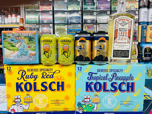 Liquor Store «Main Street Liquor», reviews and photos, 243 E 14 Mile Rd, Clawson, MI 48017, USA