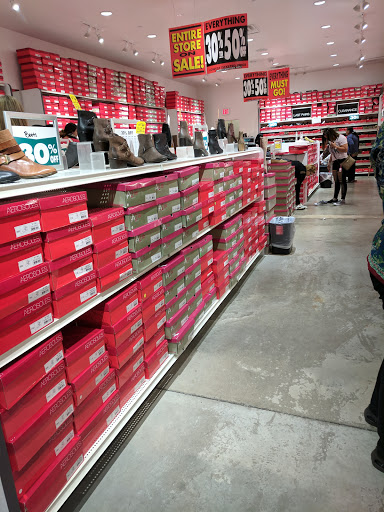 Shopping Mall «Fashion Outlets of Chicago», reviews and photos, 5220 Fashion Outlets Way, Rosemont, IL 60018, USA