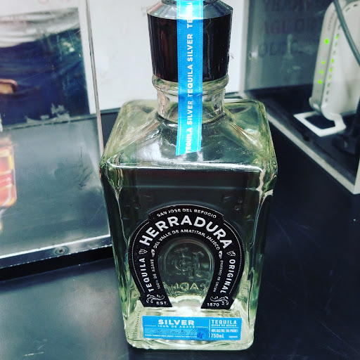 Liquor Store «Friendly Liquor Store Inc», reviews and photos, 69-15 Beach Channel Dr, Arverne, NY 11692, USA