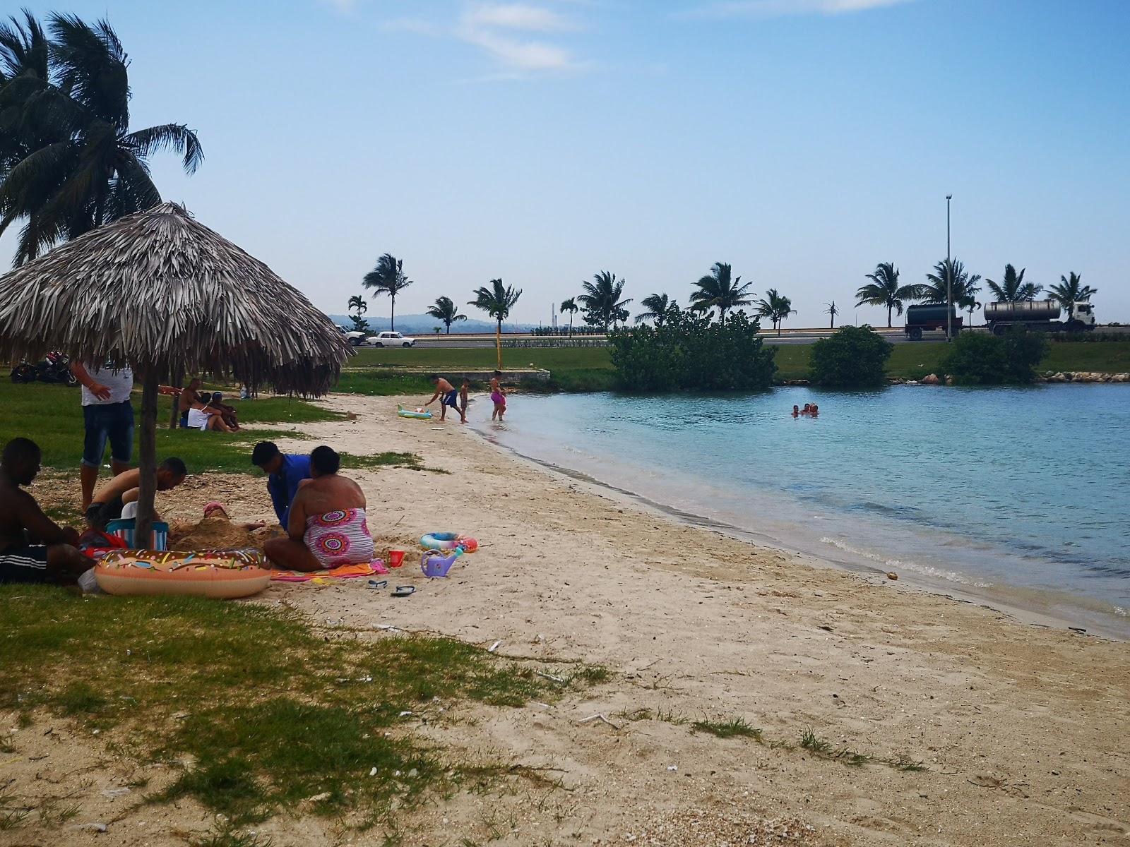 Foto von Playa el Tenis mit gerader strand