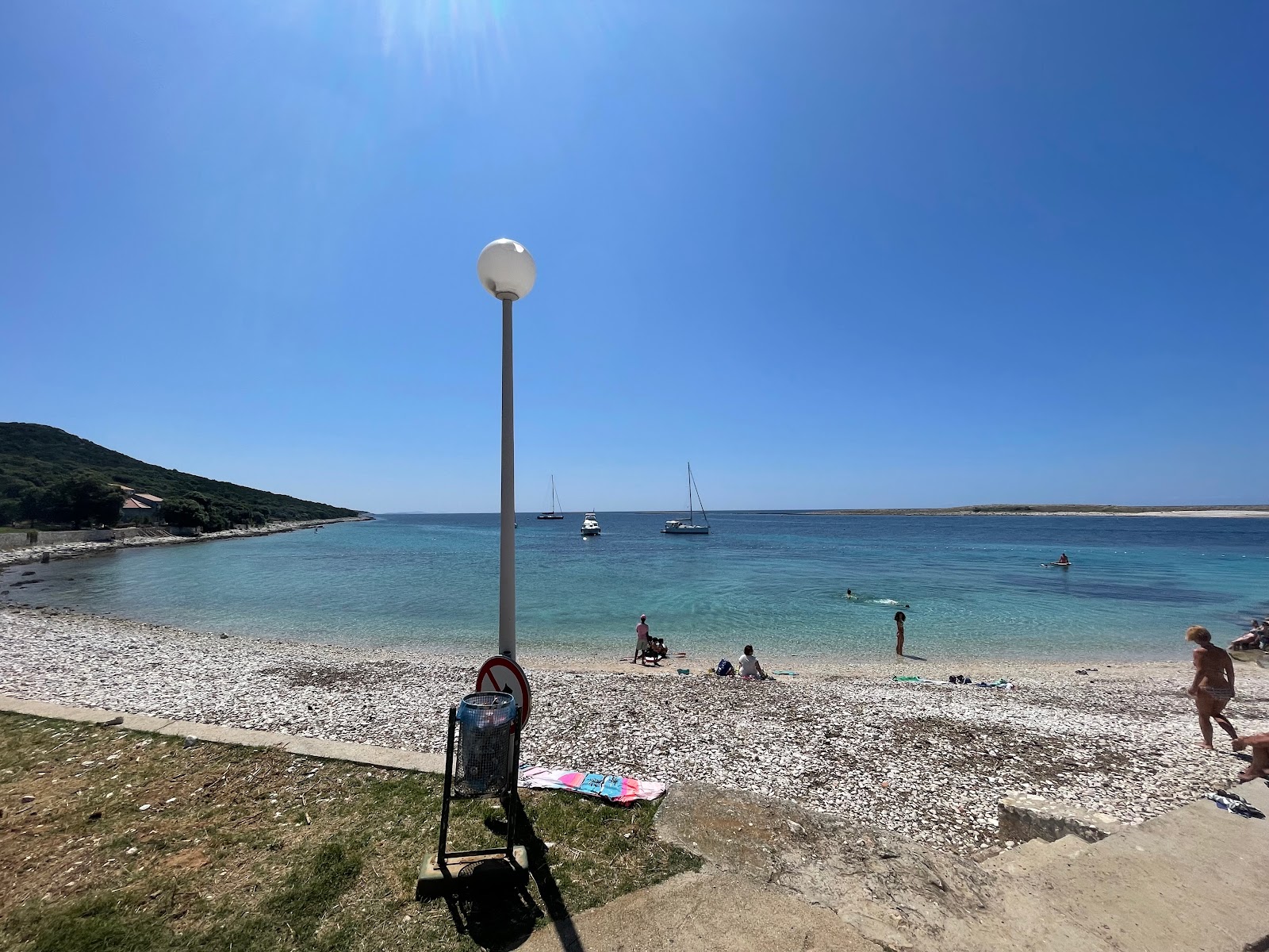 Luka Krijal Marina'in fotoğrafı geniş bir kıyı şeridi ile birlikte
