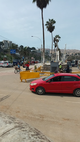 Estacionamiento de la playa agua dulce - Chorrillos