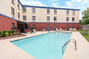 Days Inn by Wyndham Tulsa Central image