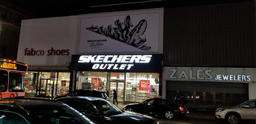 Shoe Store «SKECHERS Factory Outlet», reviews and photos, 163-11 Jamaica Ave, Jamaica, NY 11432, USA