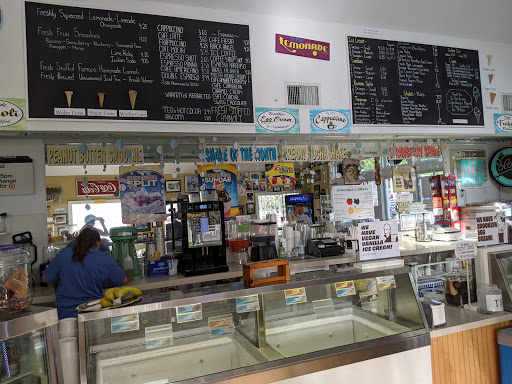 Frozen Yogurt Shop «Flavors Dessert Cafe», reviews and photos, 216 Front St, Greenport, NY 11944, USA