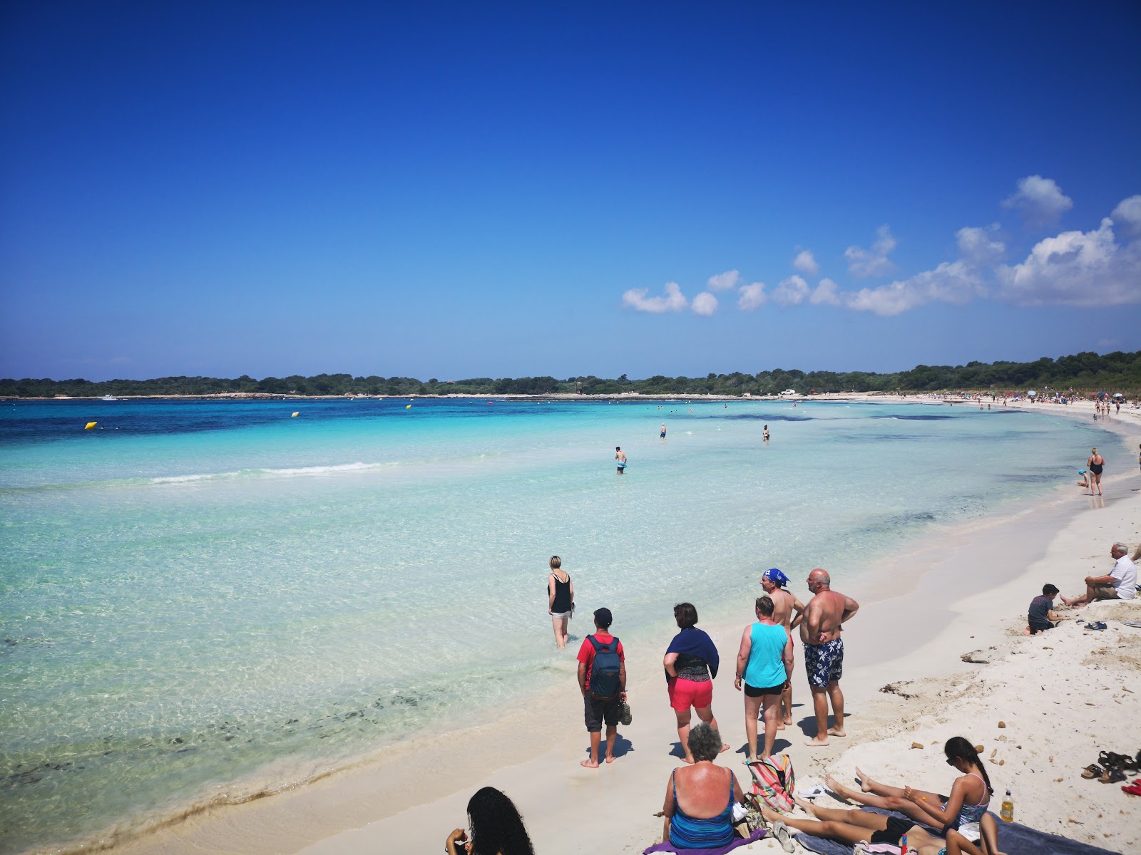 Foto de Playa Bellavista con arena fina beige superficie