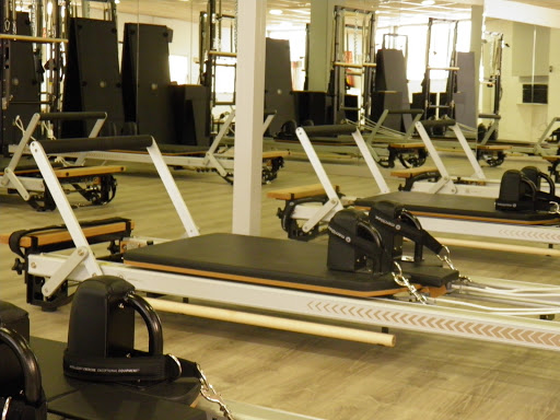 Dona 10 Centre de Pilates i Ioga Mataró en Mataró