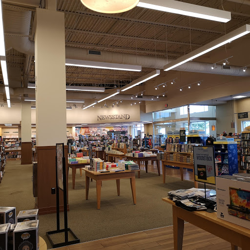 Book Store «Barnes & Noble Booksellers The Shops at River Crossing», reviews and photos, 8675 River Crossing Blvd, Indianapolis, IN 46240, USA