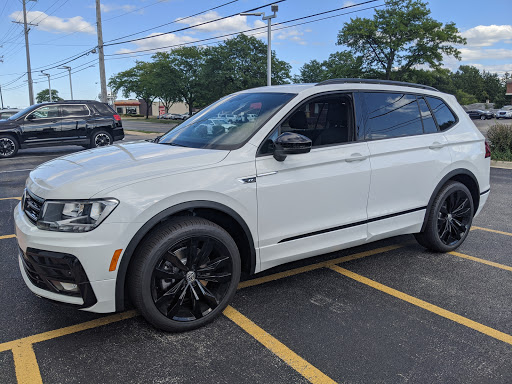 Volkswagen Dealer «Pugi Volkswagen», reviews and photos, 2020 Ogden Ave, Downers Grove, IL 60515, USA