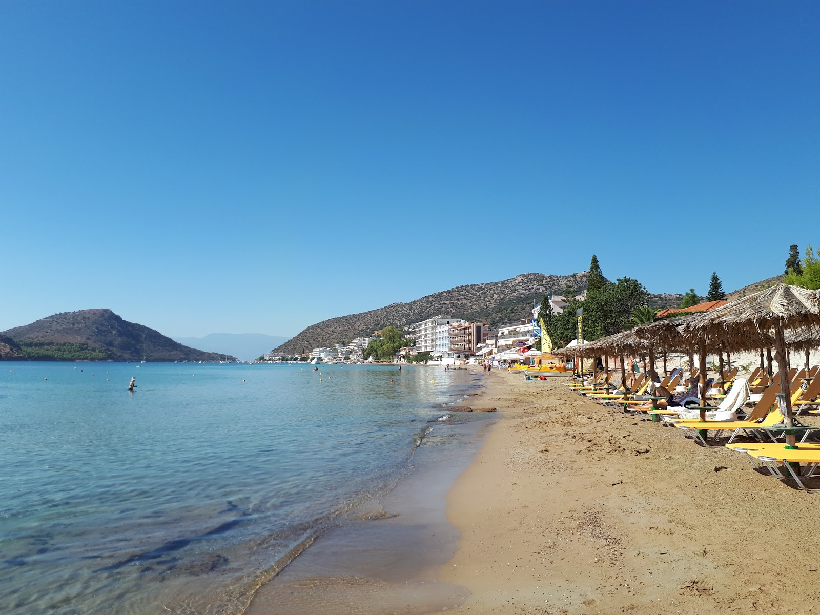 Foto van Tolo Beach met hoog niveau van netheid