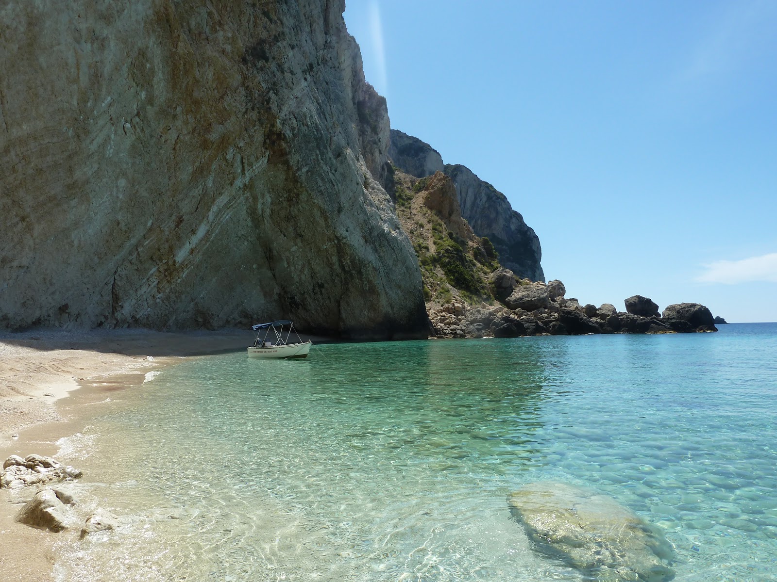 Φωτογραφία του Mikro Kastelli και το όμορφο τοπίο του