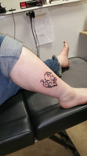 Tattoo Shop «Elite Tattoo Lounge», reviews and photos, 530 E Center St, Madisonville, KY 42431, USA