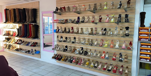 La Moda Shoe Store