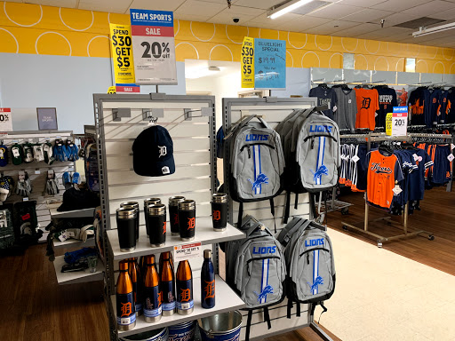 Discount Store «Kmart», reviews and photos, 5100 Dixie Hwy, Waterford Twp, MI 48329, USA