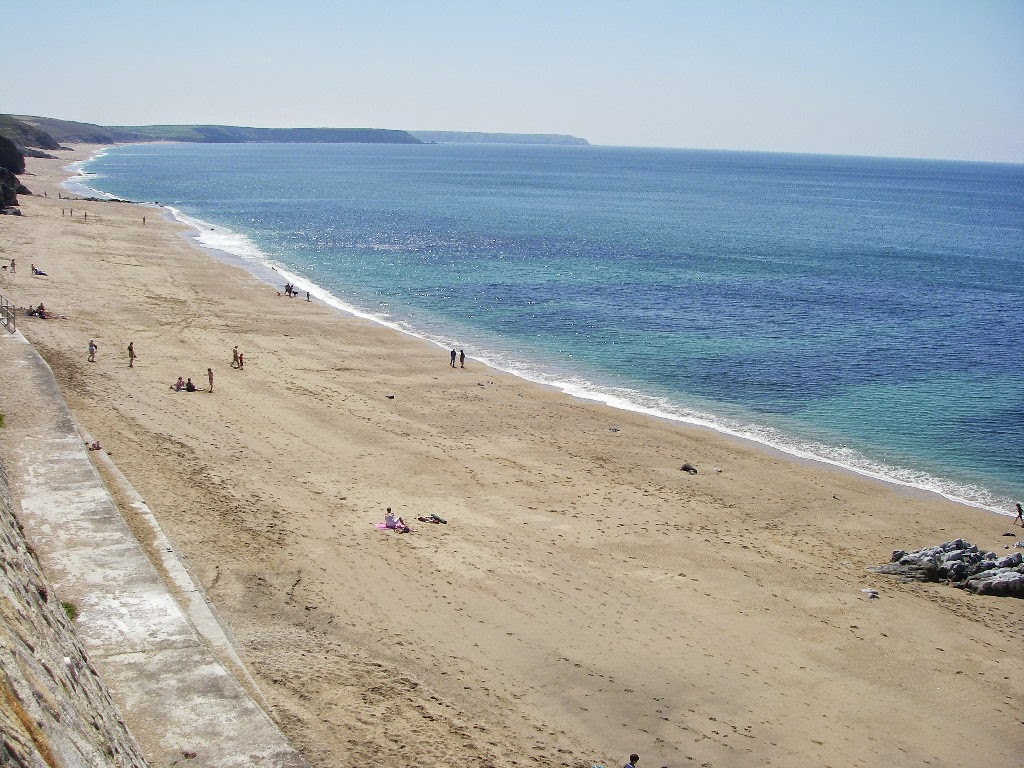 Fotografija Porthleven plaža z svetel pesek površino