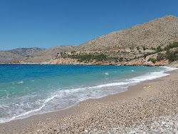 Trachili beach'in fotoğrafı çok temiz temizlik seviyesi ile