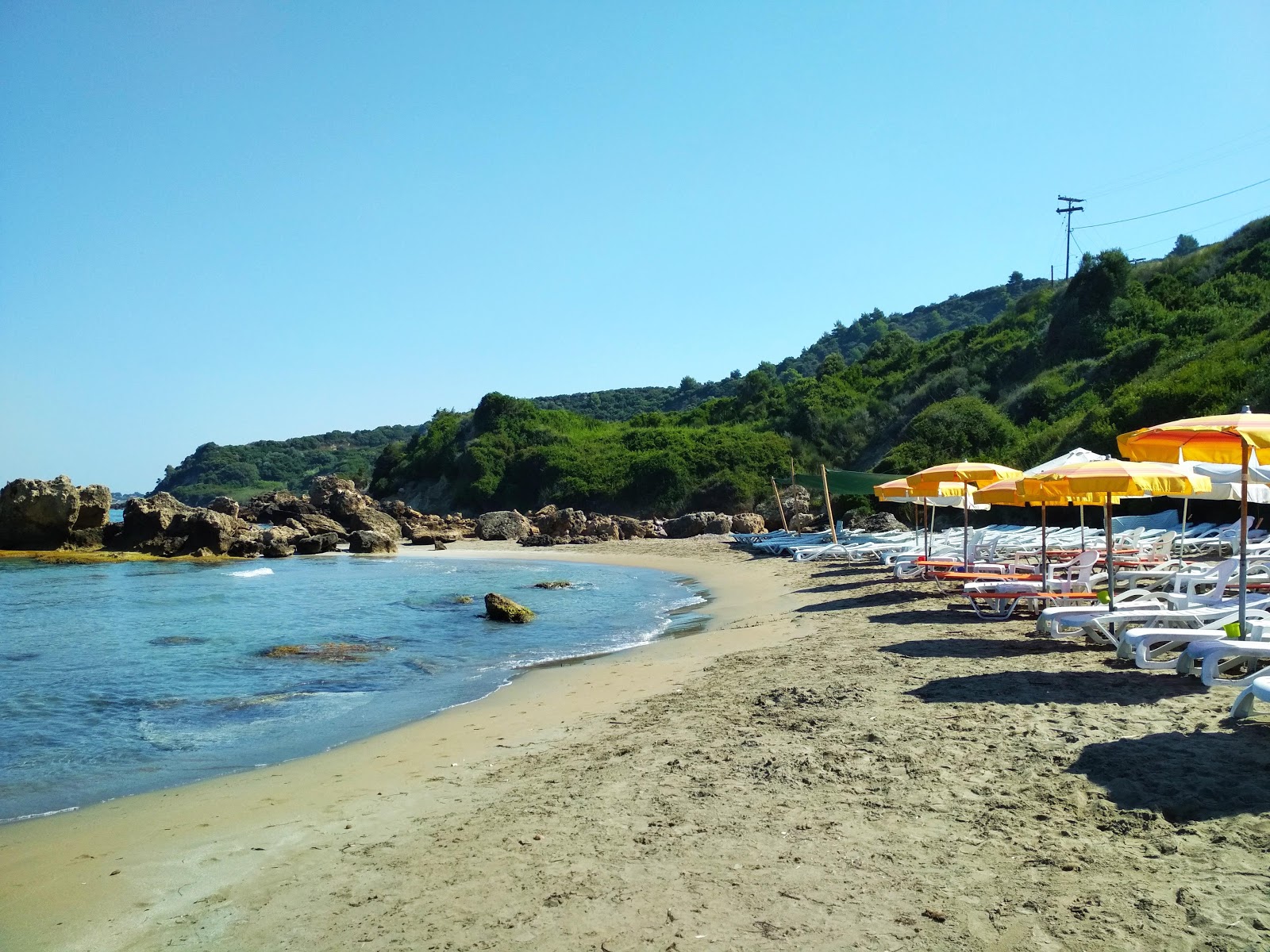 Foto von Leventochori beach mit brauner sand Oberfläche
