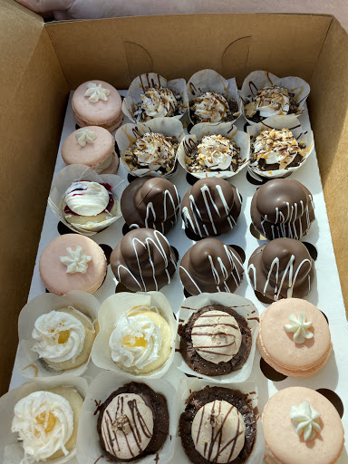 Wedding Bakery «Sweet Doctors», reviews and photos, 140 University Town Center Dr, Sarasota, FL 34243, USA