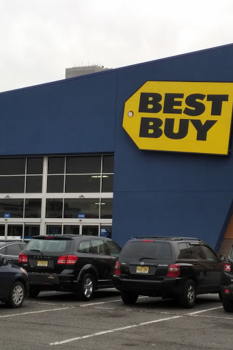 Shopping Mall «Newport Plaza», reviews and photos, 125 Eighteenth St, Jersey City, NJ 07310, USA