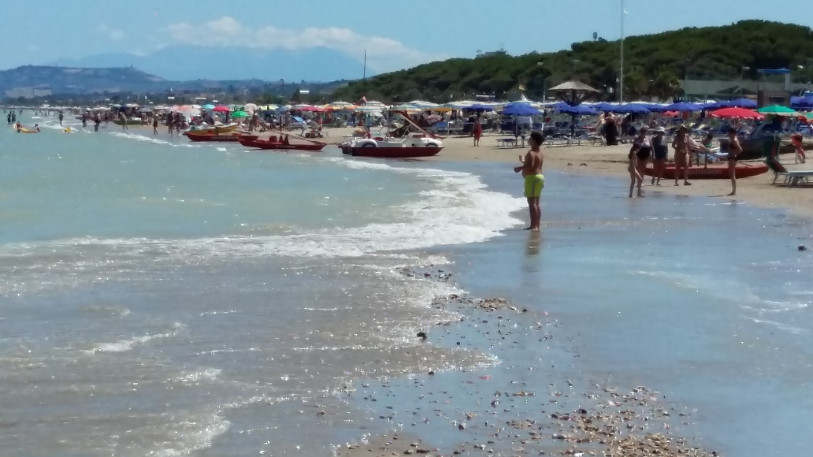 Valokuva Spiaggia di Alba Adriaticaista. - suosittu paikka rentoutumisen tuntijoille