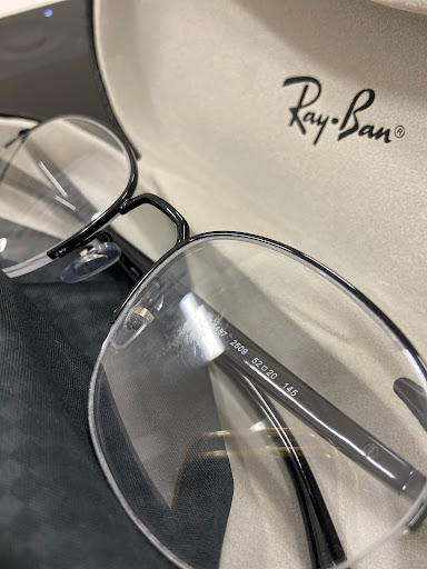 LensCrafters image