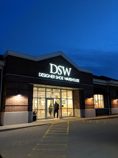 DSW Designer Shoe Warehouse, 5250 S 76th St, Greendale, WI 53129, USA, 