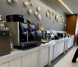 Lufthansa Senator Lounge B (Non-Schengen) photo