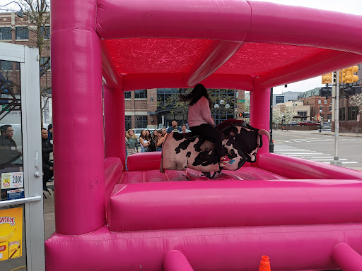 Liquor Store «Main Street Party Store», reviews and photos, 201 N Main St, Ann Arbor, MI 48104, USA