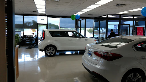 Car Dealer «Huffines Kia Corinth», reviews and photos, 5150 S Interstate 35 E, Denton, TX 76210, USA