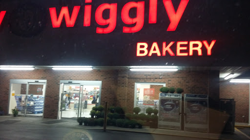Grocery Store «Piggly Wiggly», reviews and photos, 18 Perry Morris Square, Milton, WV 25541, USA