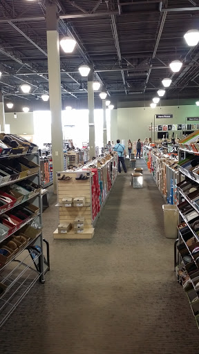 Shoe Store «DSW Designer Shoe Warehouse», reviews and photos, 5031 Shoppes Blvd, Moosic, PA 18507, USA