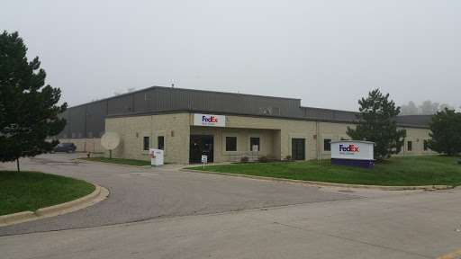 Shipping and Mailing Service «FedEx Ship Center», reviews and photos, 28000 5 M Center Dr, Romulus, MI 48174, USA