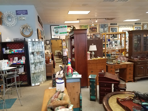 Consignment Shop «Retreat Home & Lifestyle Resale Store», reviews and photos, 1501 US-190, Covington, LA 70433, USA