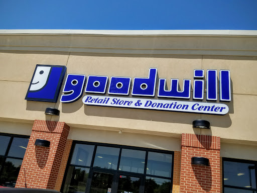Thrift Store «Goodwill Retail Store of St. Peters – Mid Rivers», reviews and photos, 620 Mid Rivers Mall Dr, St Peters, MO 63376, USA