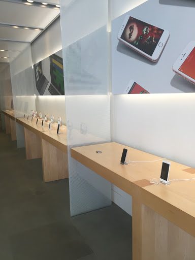 Computer Store «Apple Shadyside», reviews and photos, 5508 Walnut St, Pittsburgh, PA 15232, USA