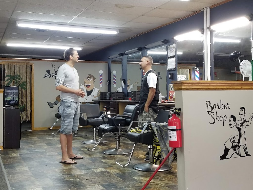 Lucky's Barber Shop 67114