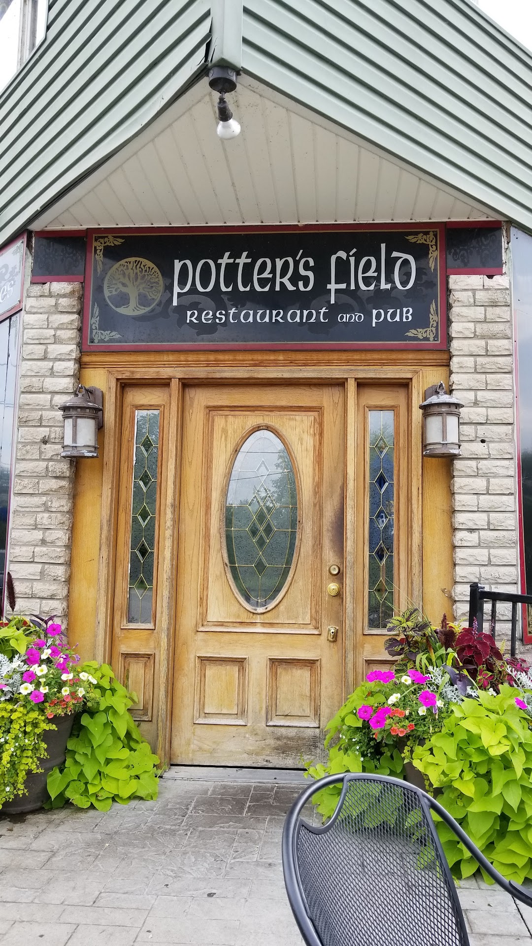 Potters Field Restaurant & Pub