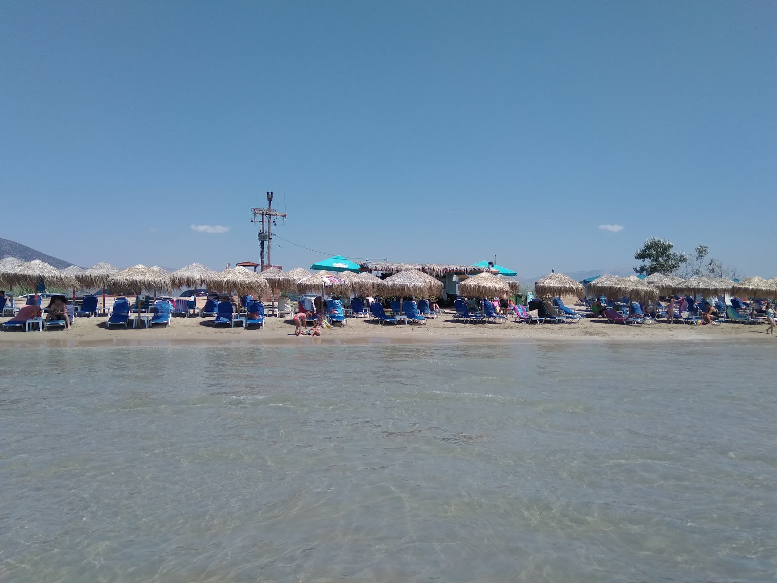 Foto de Makrigiali beach localizado em área natural