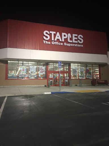 Staples, 945 E Hospitality Ln, San Bernardino, CA 92408, USA, 