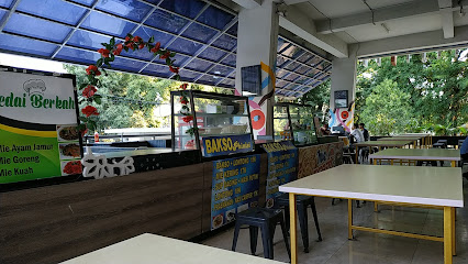 Phinisi Food Court UNM - RCJM+CX2, Tidung, Rappocini, Makassar City, South Sulawesi 90221, Indonesia