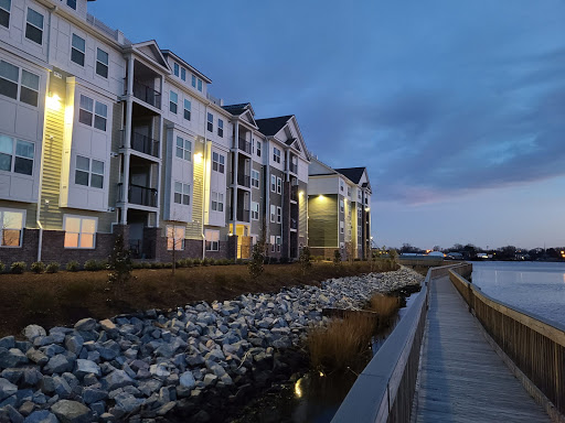 The Retreat at Harbor Pointe Apartments
