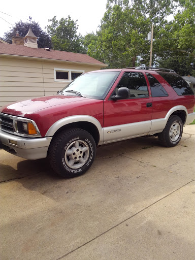 Muffler Shop «Velasquez Mufflers & Brakes», reviews and photos, 702 N Lake St, Aurora, IL 60506, USA