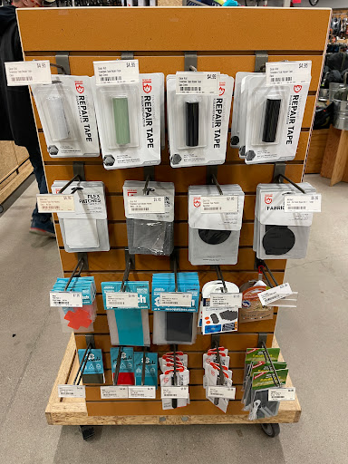 Camping Store «REI», reviews and photos, 17W160 W 22nd St, Oakbrook Terrace, IL 60181, USA