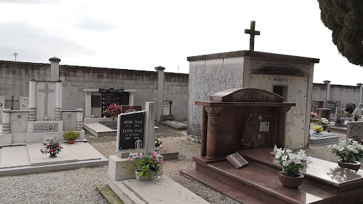Cimitero di Chiopris Via Nazario Sauro, 11, 33048 Chiopris UD, Italia