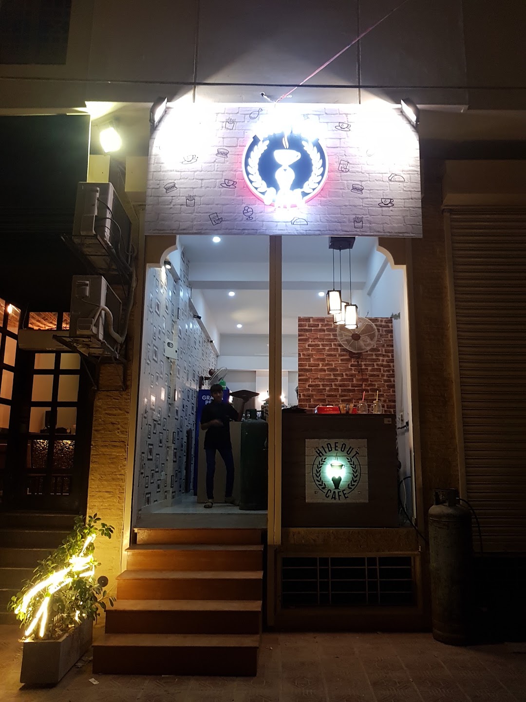 Hideout Cafe
