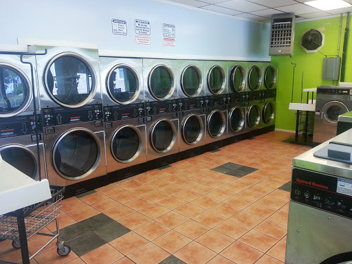 Laundromat «Star Cleaners & Laundromat», reviews and photos, 2 Main St, Marlborough, MA 01752, USA